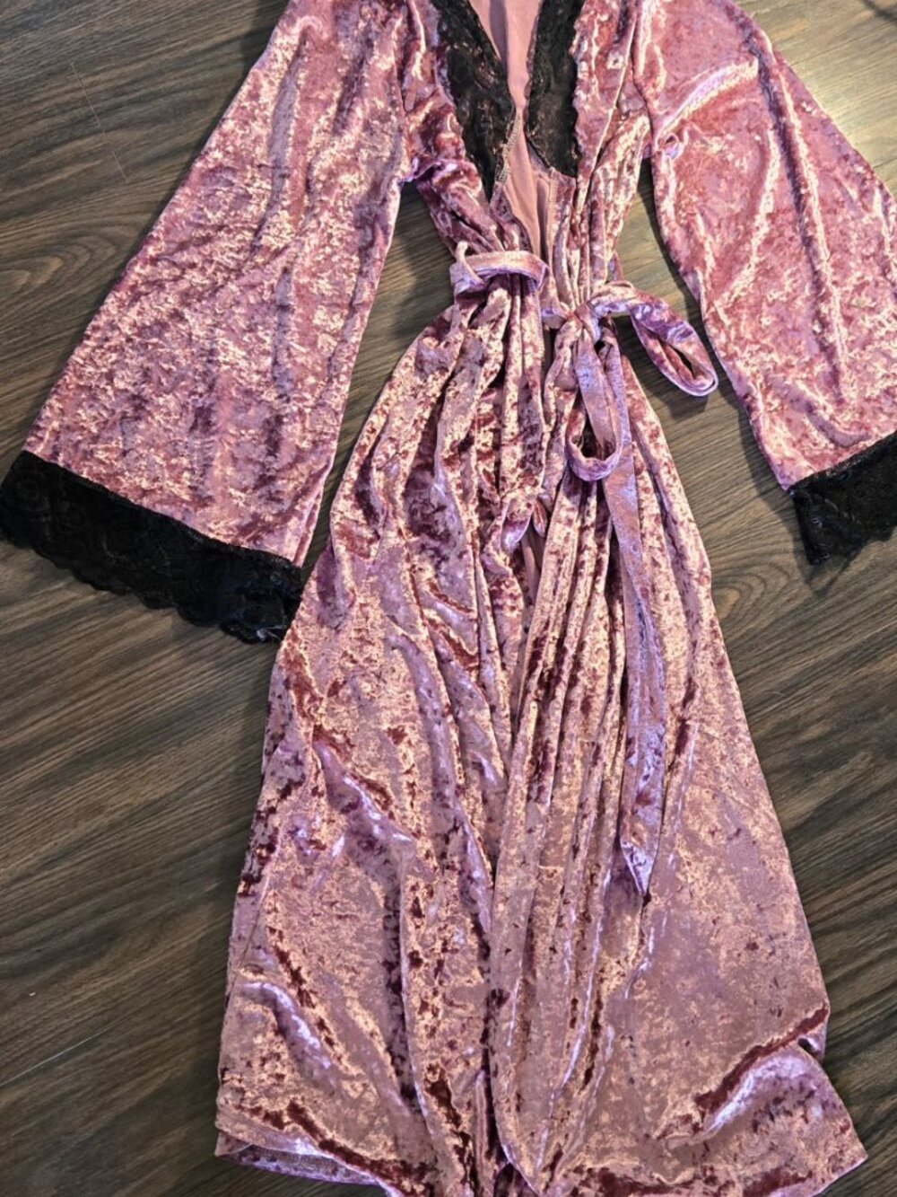 Romantic Style Crushed Velvet Lace Trim Robe NWOT/SIZE M